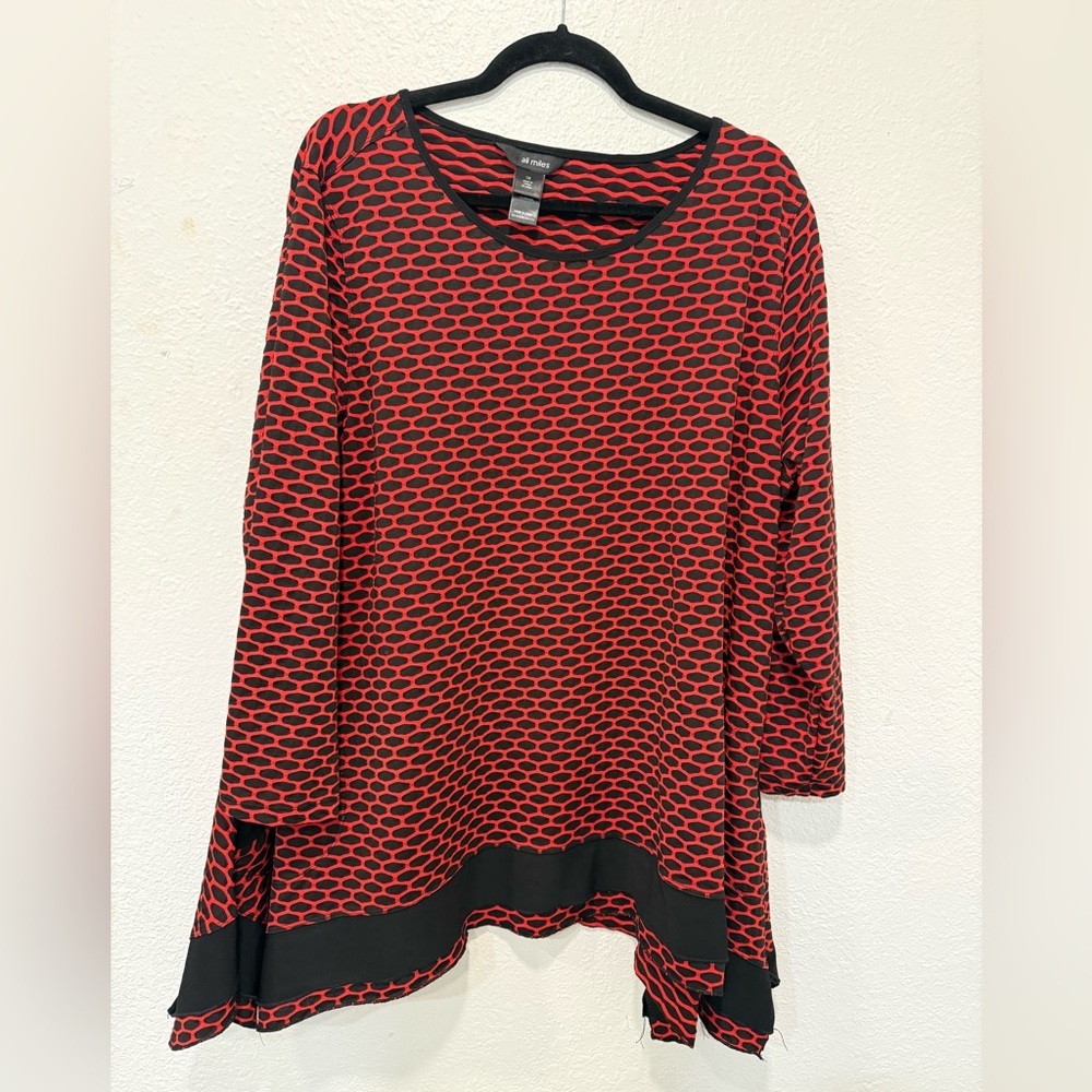 Ali Miles Red & Black Geometric Asymmetrical Top – Size 1X
